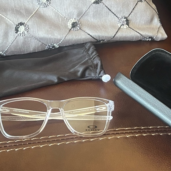 Clear eyeglasses - Picture 2 of 5